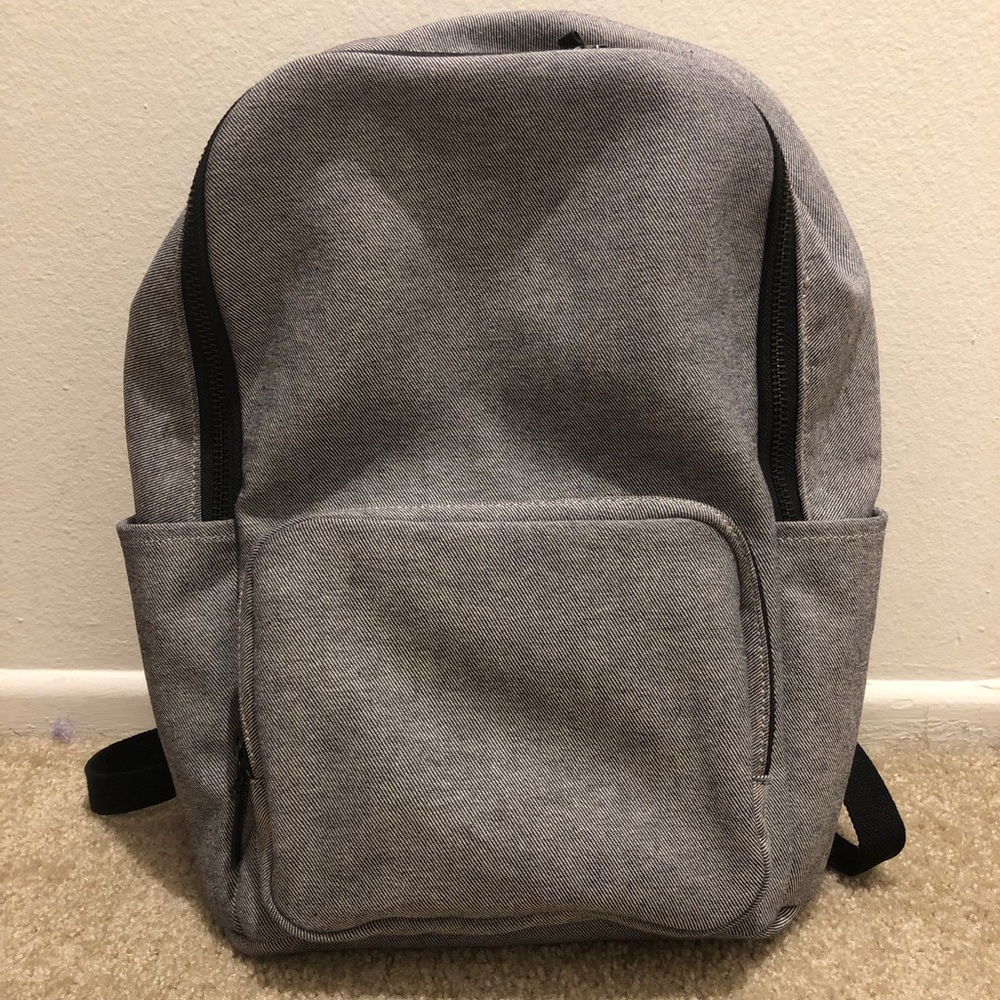 Everlane backpack - gorgeous light gray